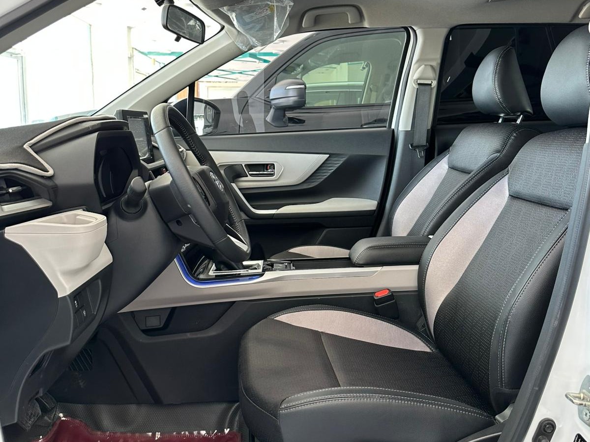 Toyota veloz 2025 - Image 3