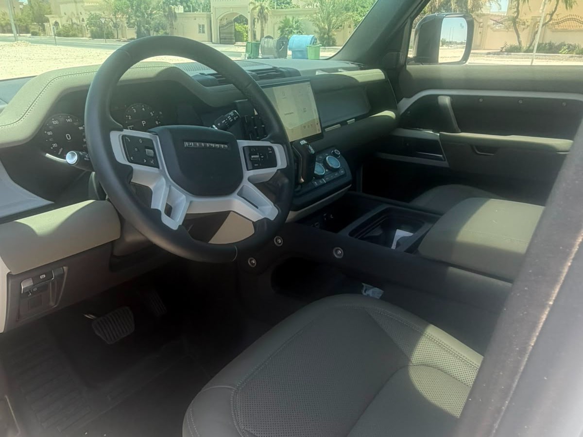 Land Rover Defender 110 S 2023 - Image 2