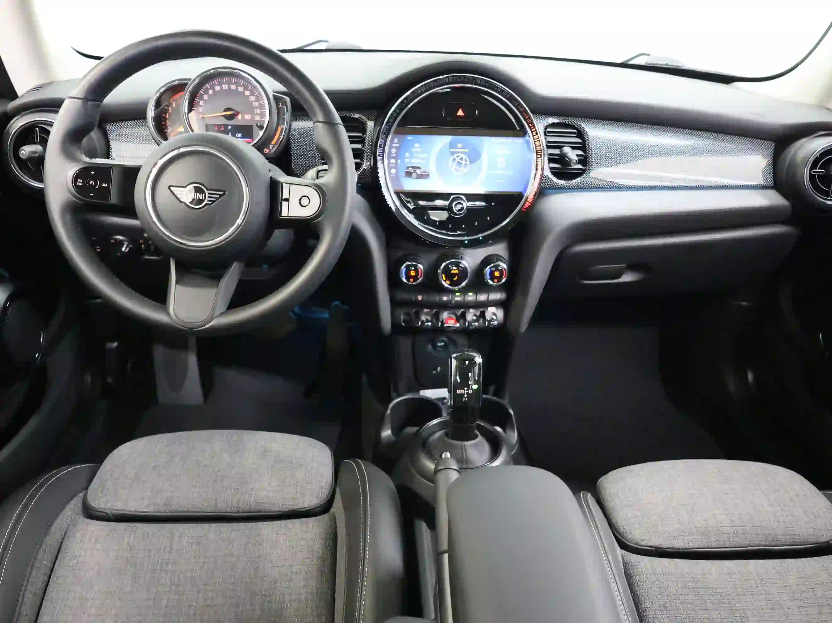 Mini Cooper Classic 2023 - Image 4
