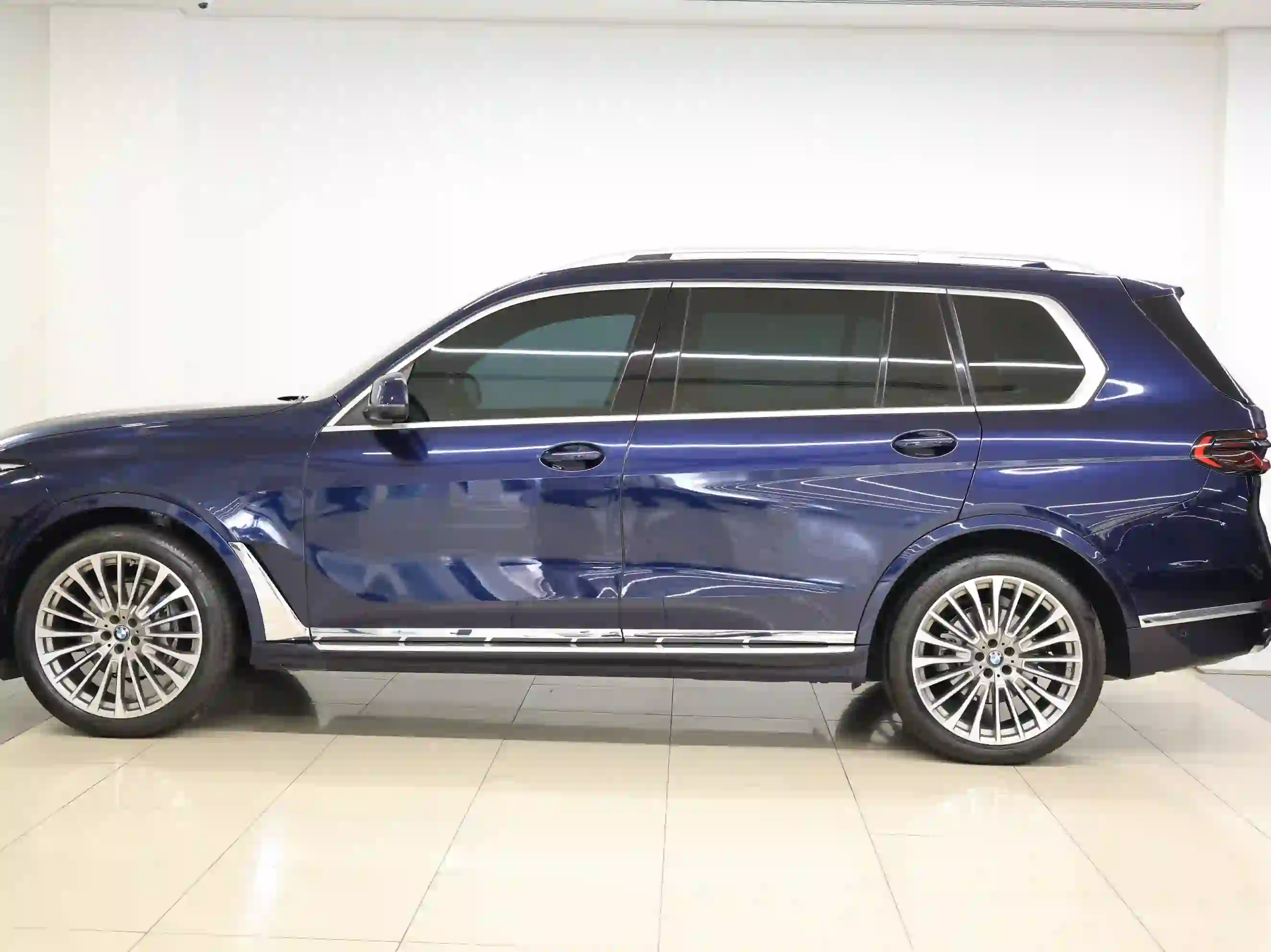 BMW X-Series X7 xDrive40i 2023 - Image 2