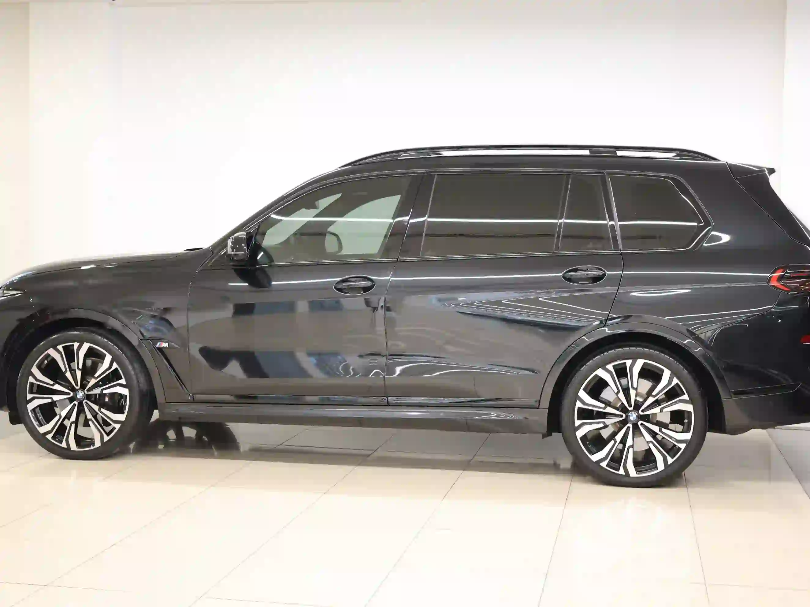 BMW X-Series X7 2024 - Image 2