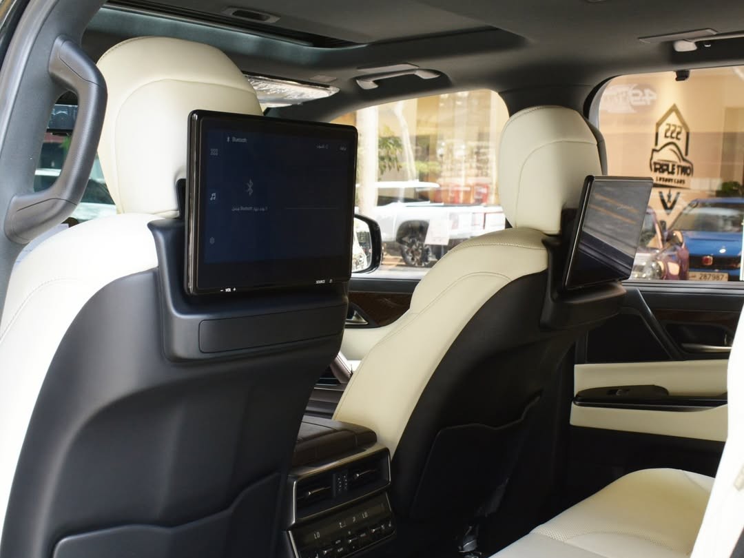 Lexus LX 600 Luxury  2022 - Image 2