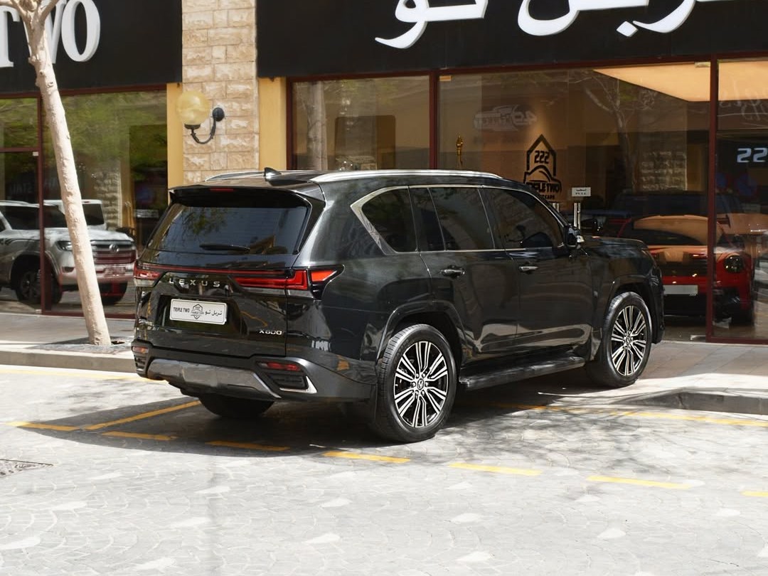 Lexus LX 600 Luxury  2022 - Image 3
