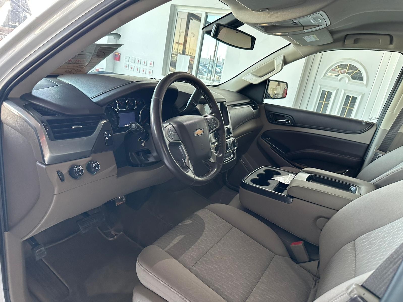 Chevrolet Tahoe 2020 - Image 2