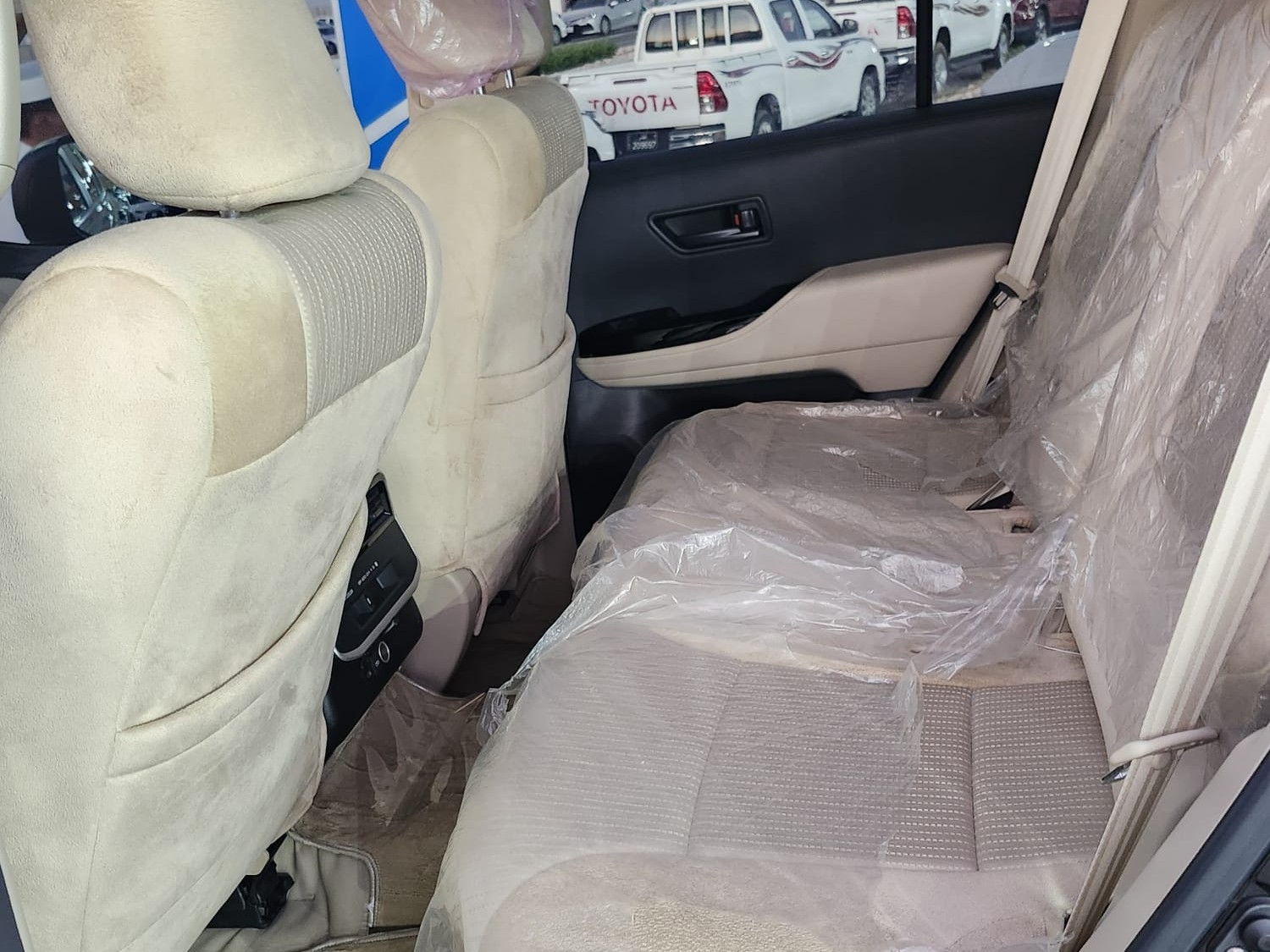 Toyota Land Cruiser G standard 2023 - Image 3