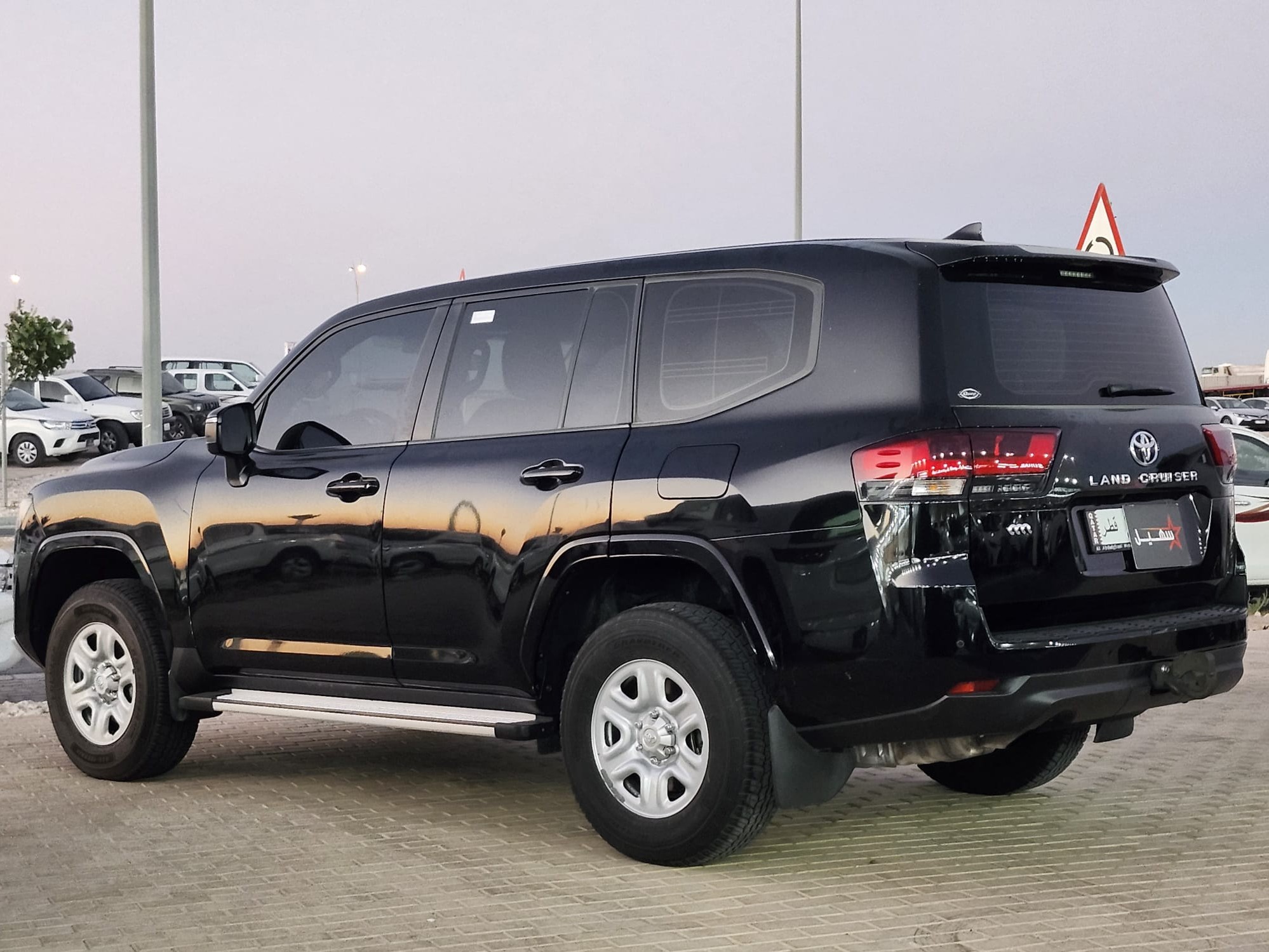Toyota Land Cruiser G standard 2023 — photo 10 for sale in Qatar