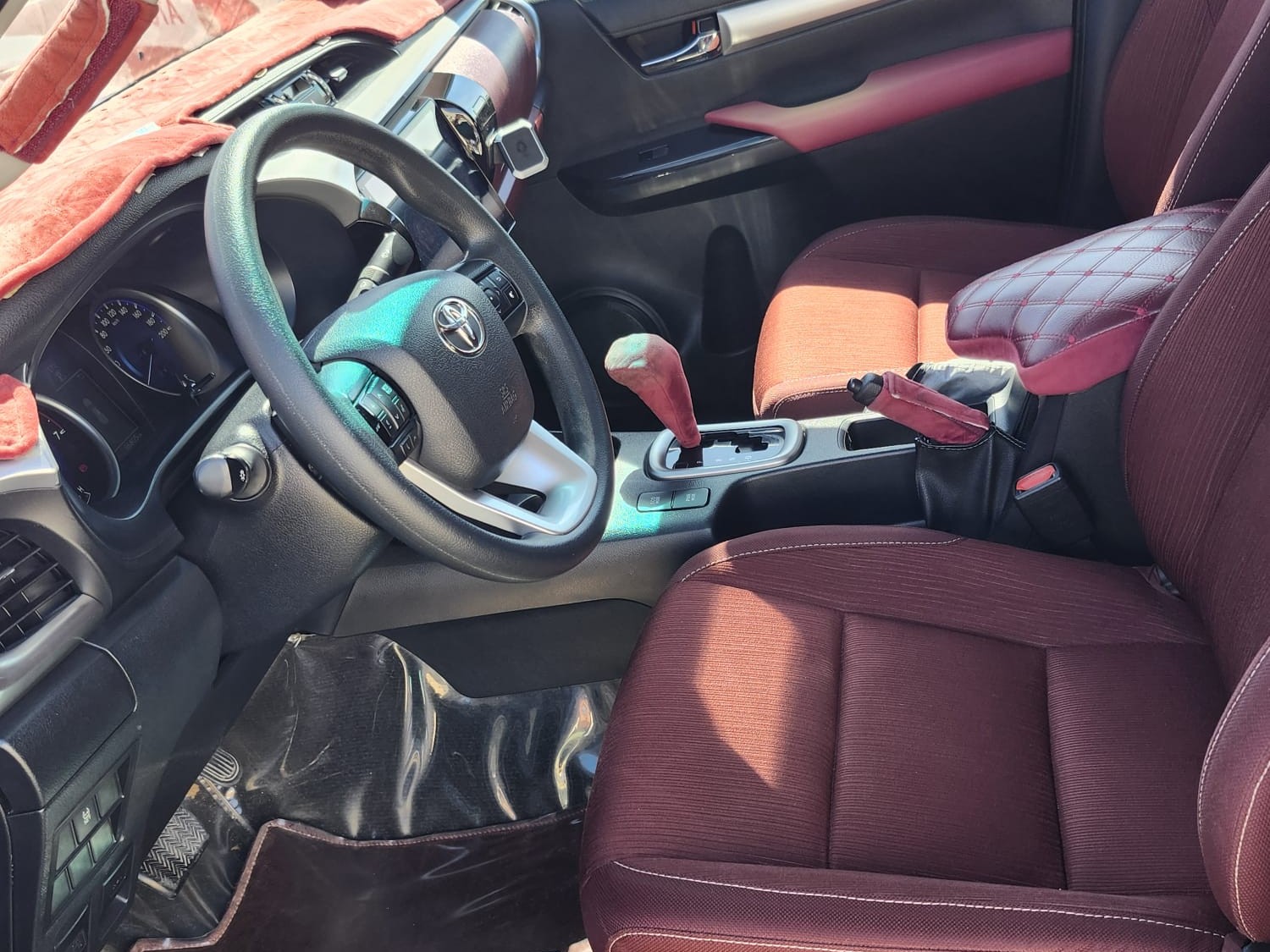Toyota Hilux SR5 2018 - Image 2