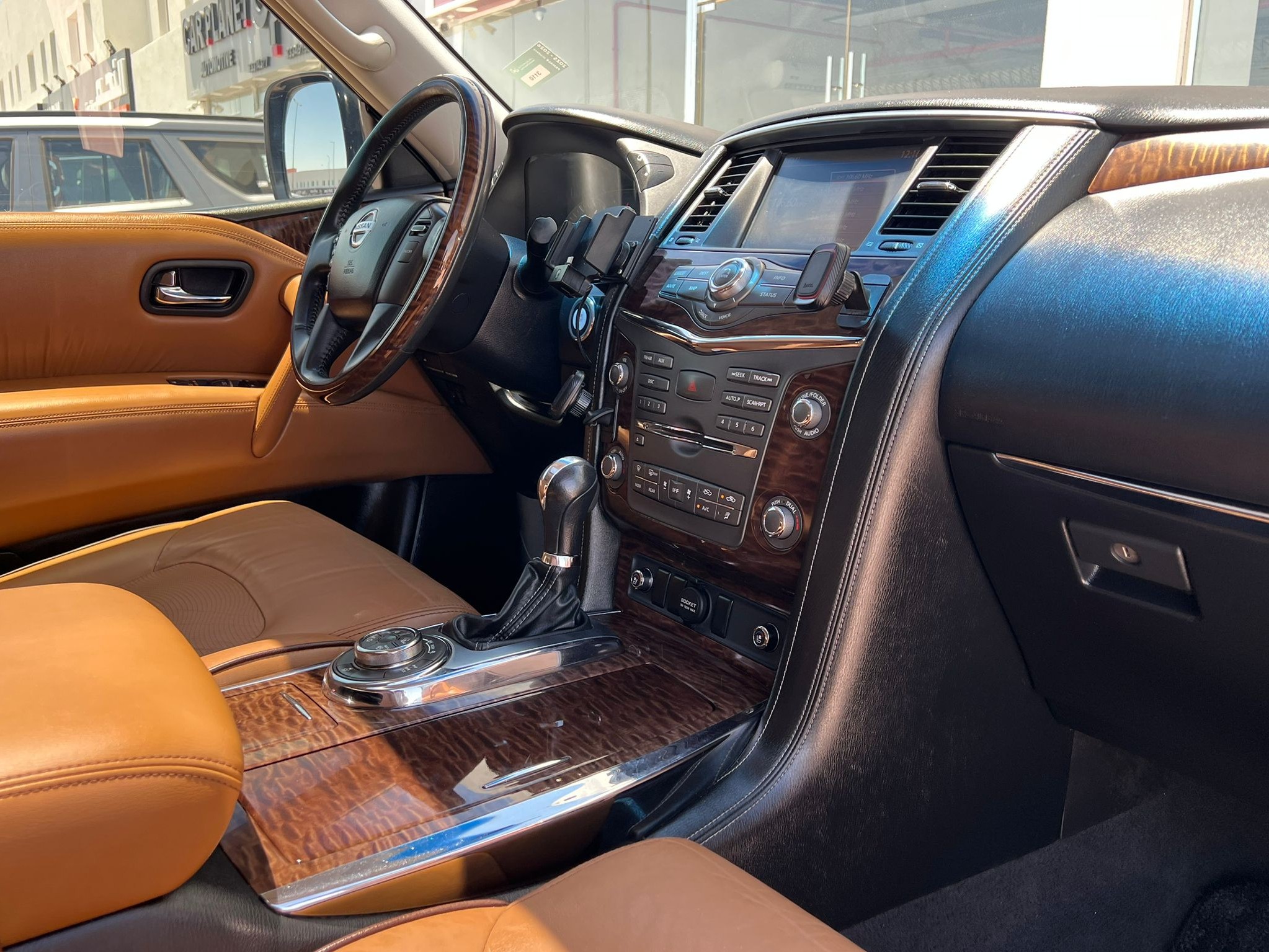 Nissan Patrol Platinum 2014 — photo 9 for sale in Qatar