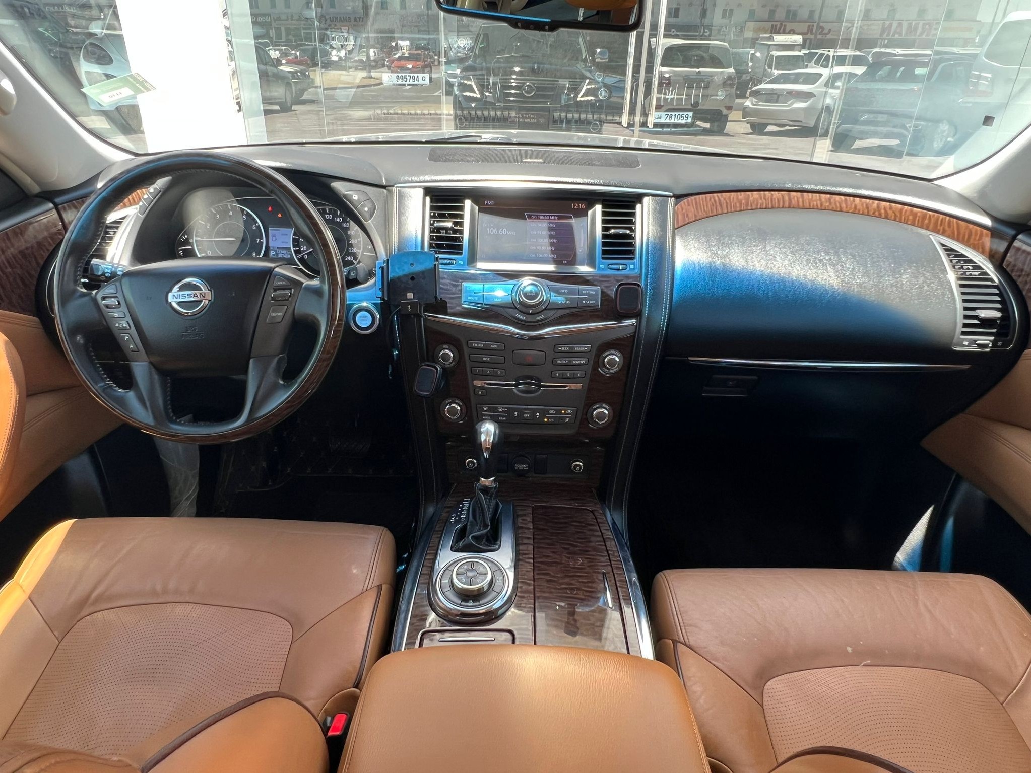 Nissan Patrol Platinum 2014 — photo 10 for sale in Qatar