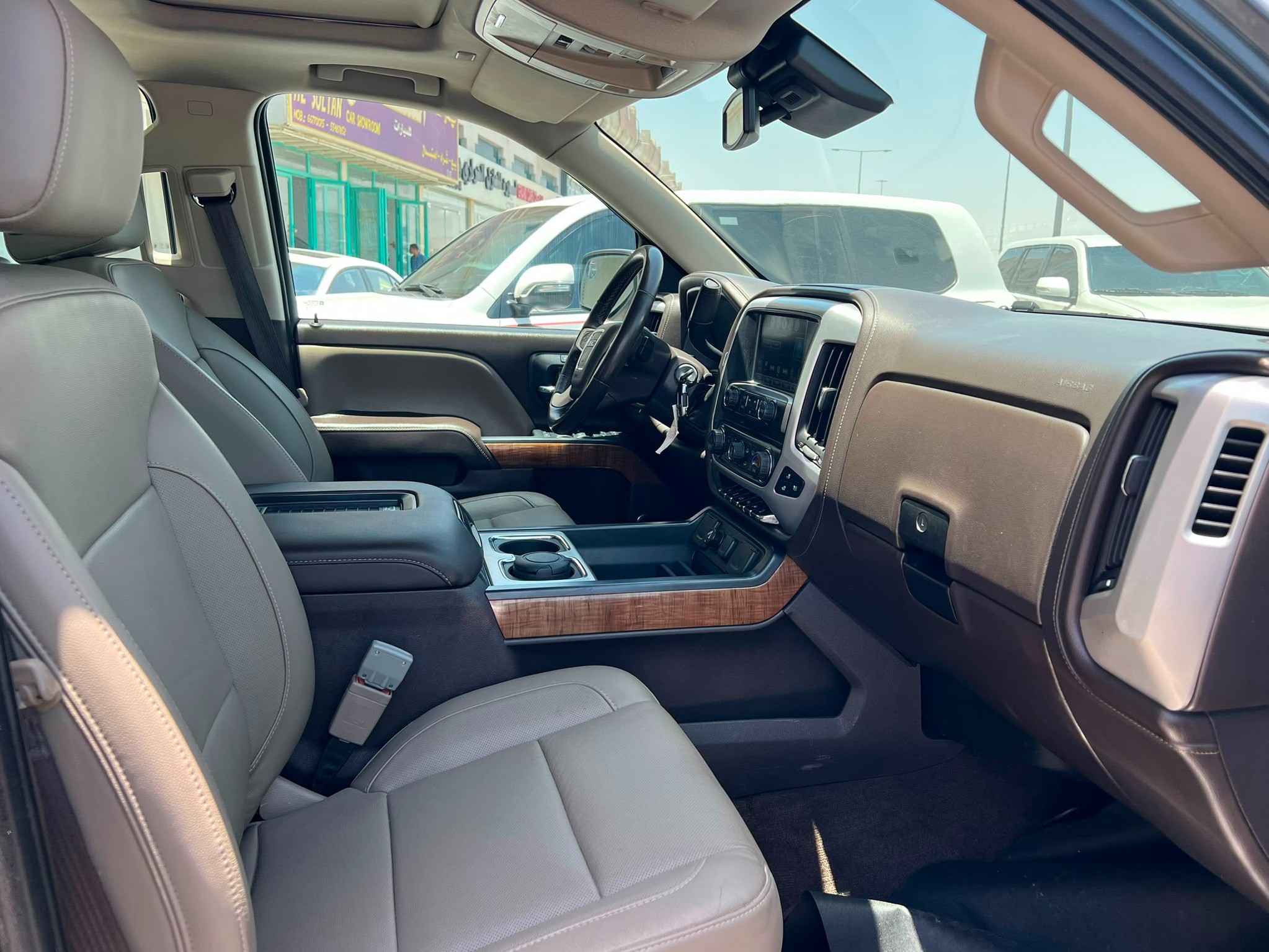 GMC Sierra SLT 2017 — photo 9 for sale in Qatar
