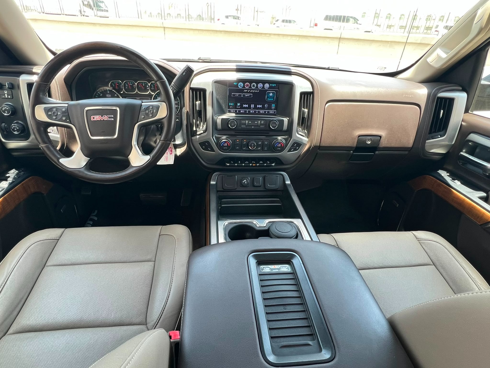 GMC Sierra SLT 2017 — photo 10 for sale in Qatar