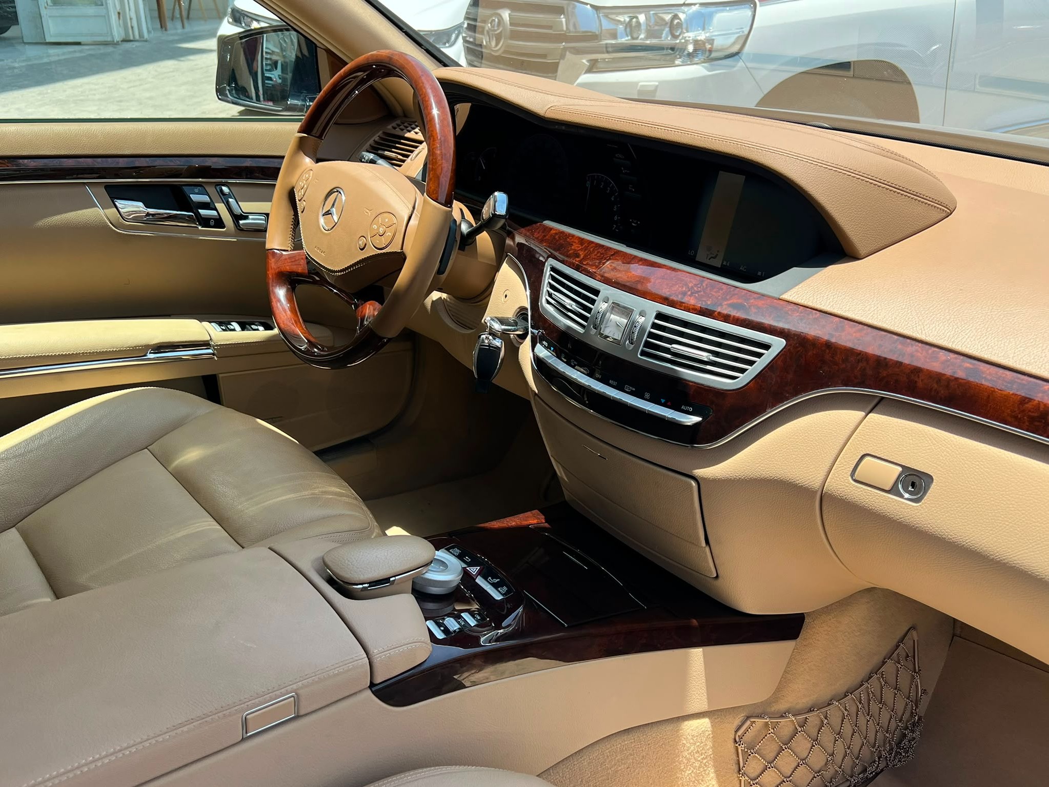 Mercedes-Benz S-Class Sedan 300 2010 - Image 2