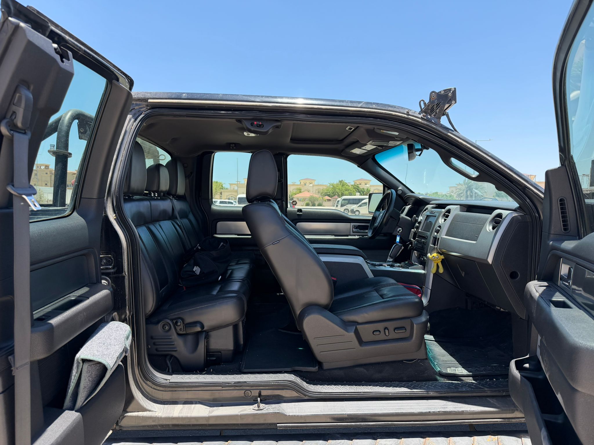 Ford Raptor SVT 2010 — photo 10 for sale in Qatar