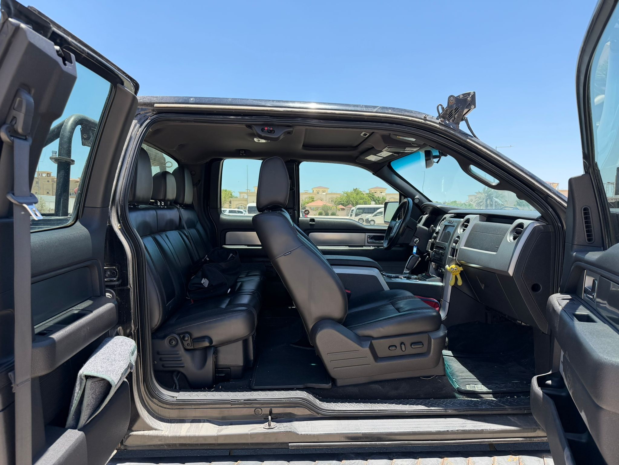 Ford Raptor SVT 2010 — photo 11 for sale in Qatar