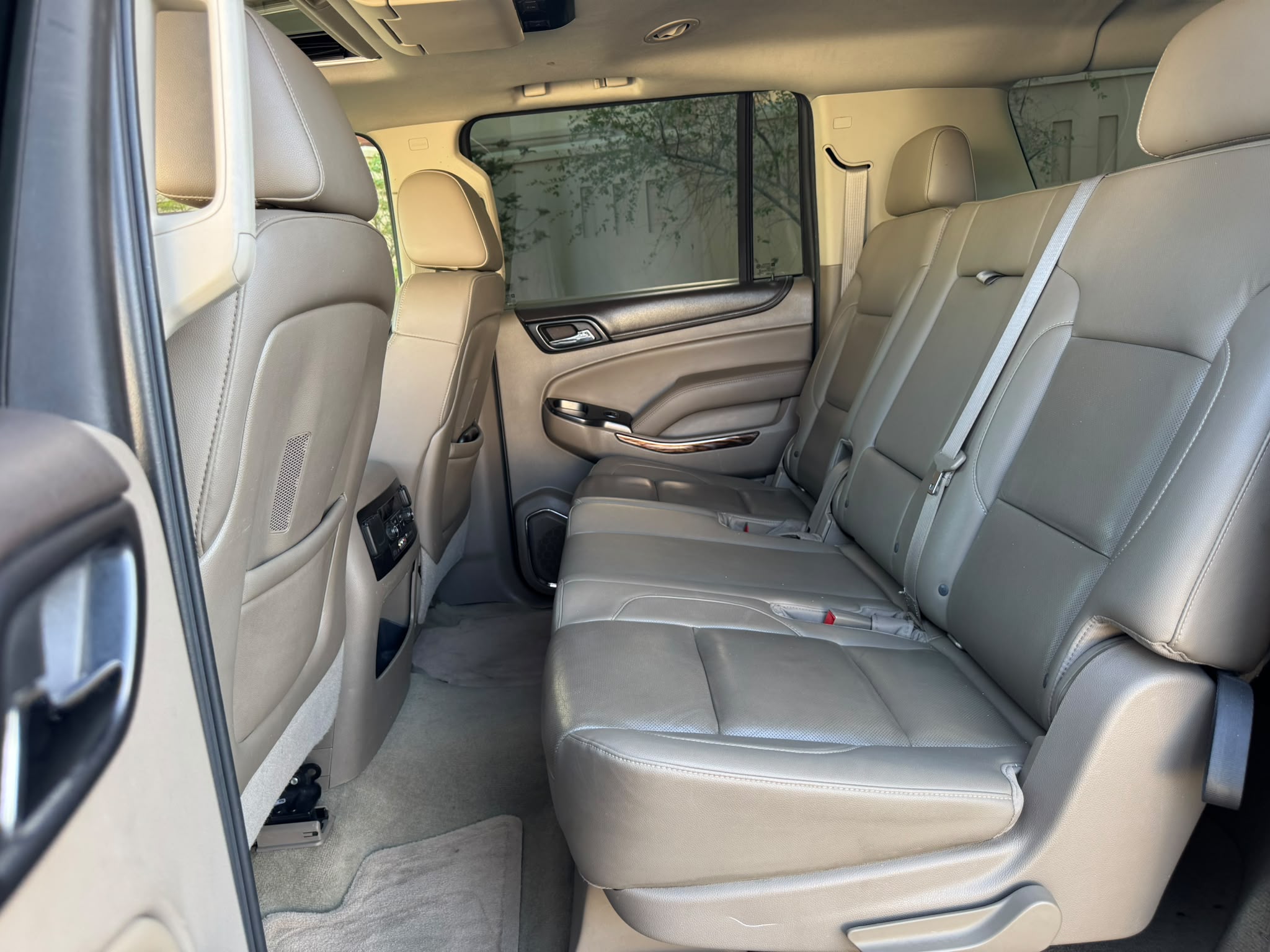 GMC Yukon XL 2017 - Image 2