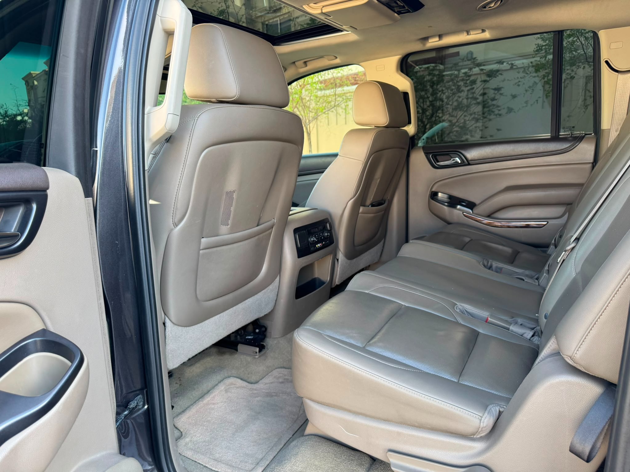 GMC Yukon XL 2017 — photo 9 for sale in Qatar