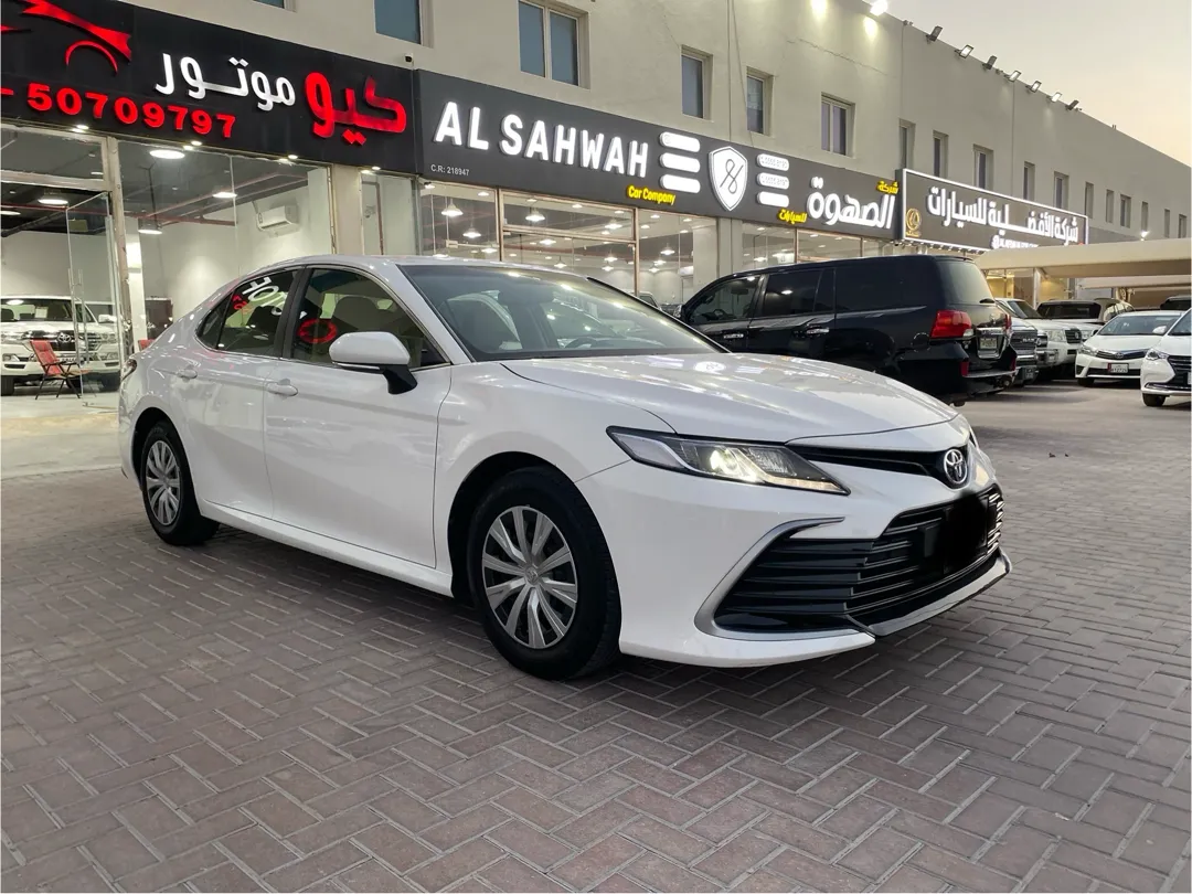 Toyota Camry LE 2023 - Image 2