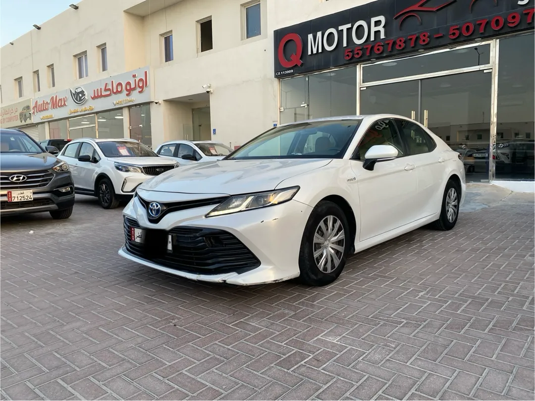 Toyota Camry HYBRID 2019 - Image 2