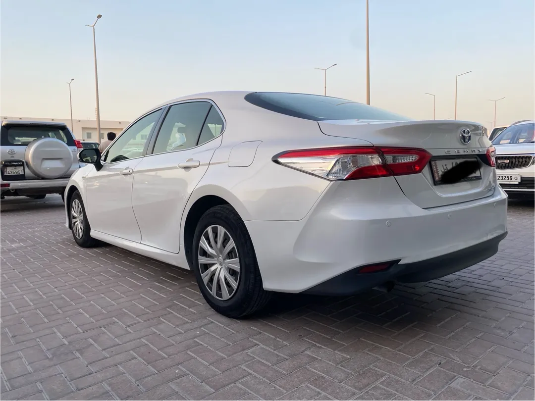 Toyota Camry HYBRID 2019 - Image 3