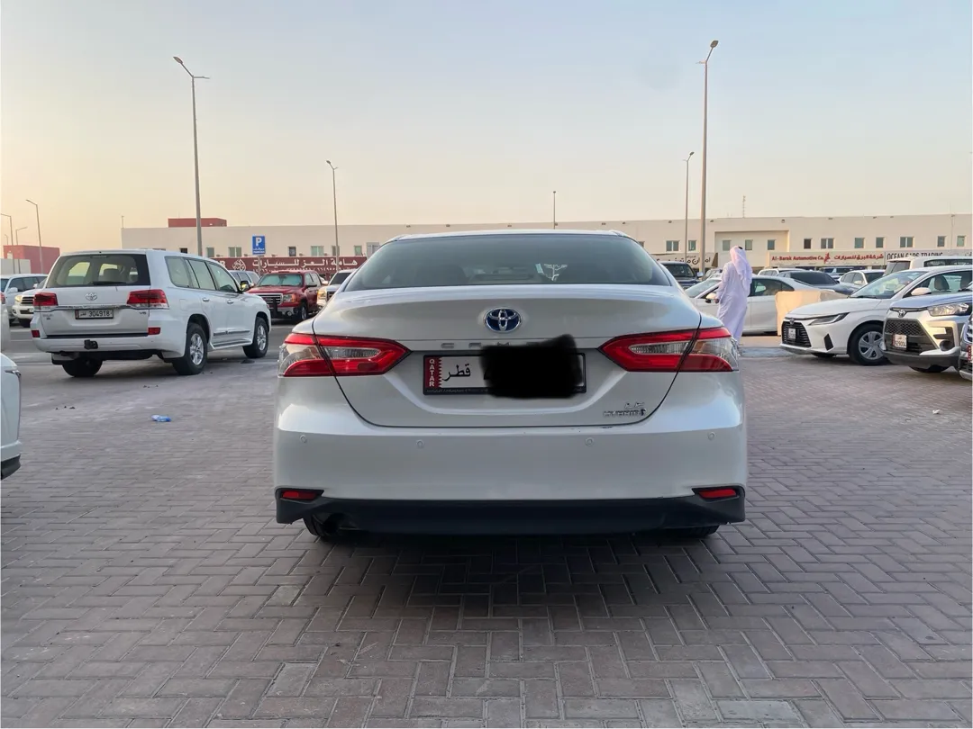 Toyota Camry HYBRID 2019 - Image 4