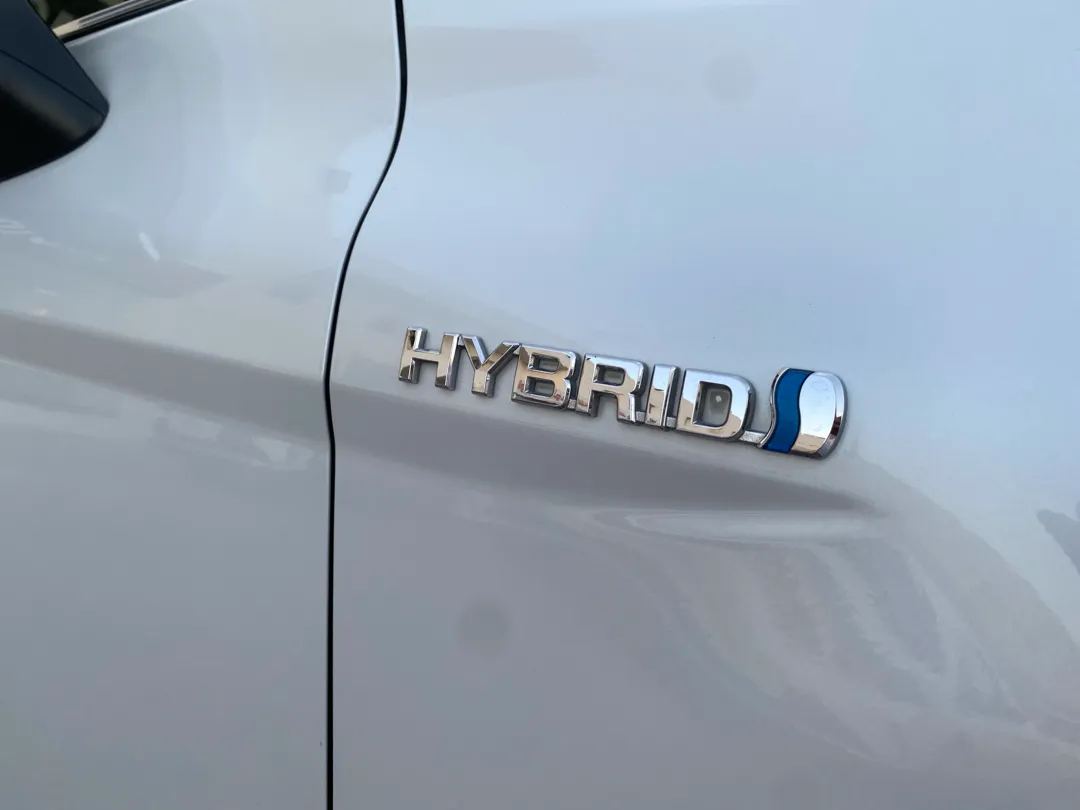 Toyota Camry HYBRID 2019 — photo 11 for sale in Qatar