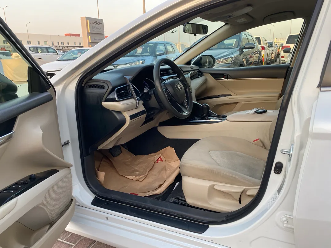 Toyota Camry HYBRID 2019 — photo 12 for sale in Qatar