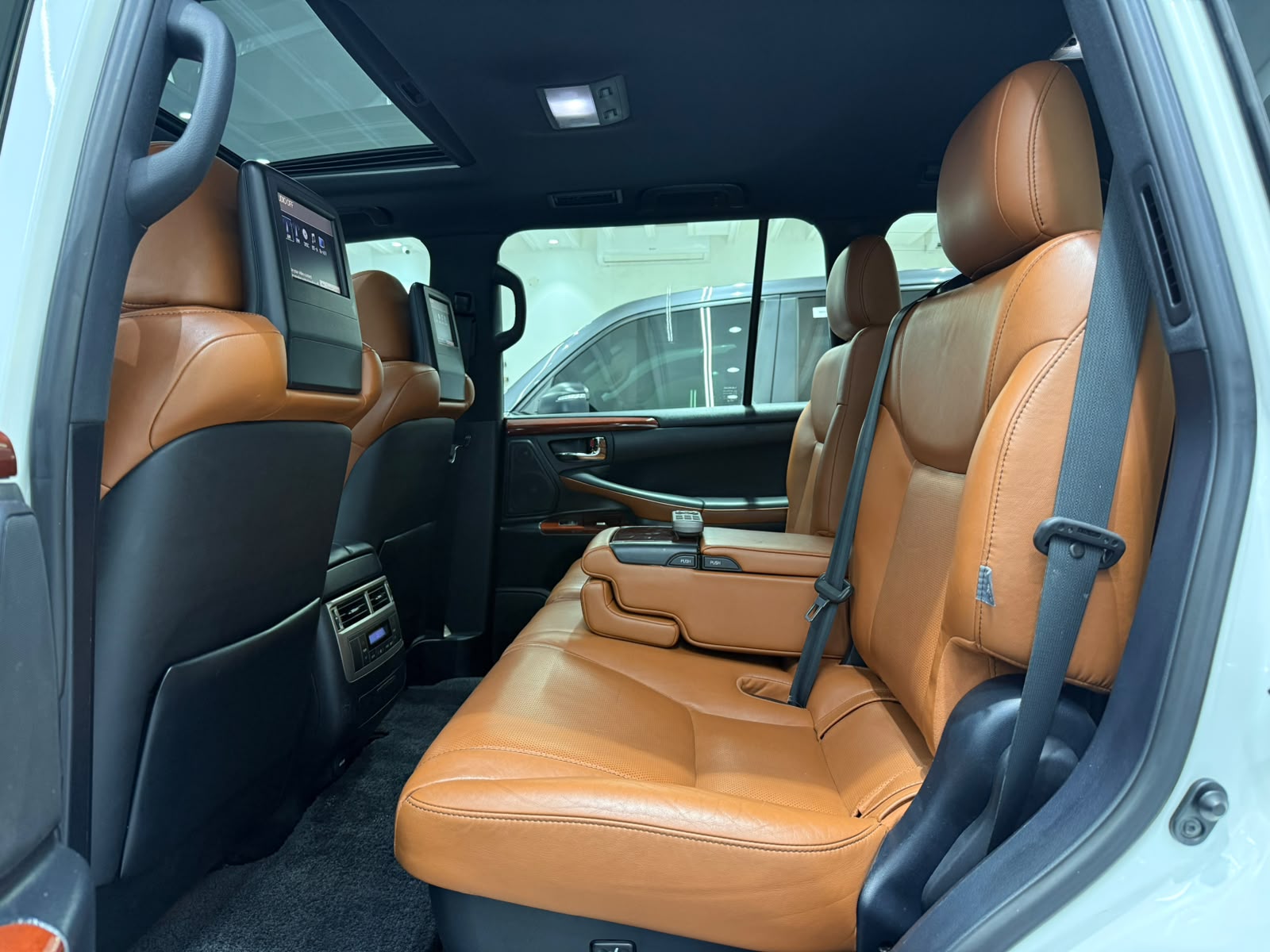Lexus LX 570 2014 — photo 9 for sale in Qatar