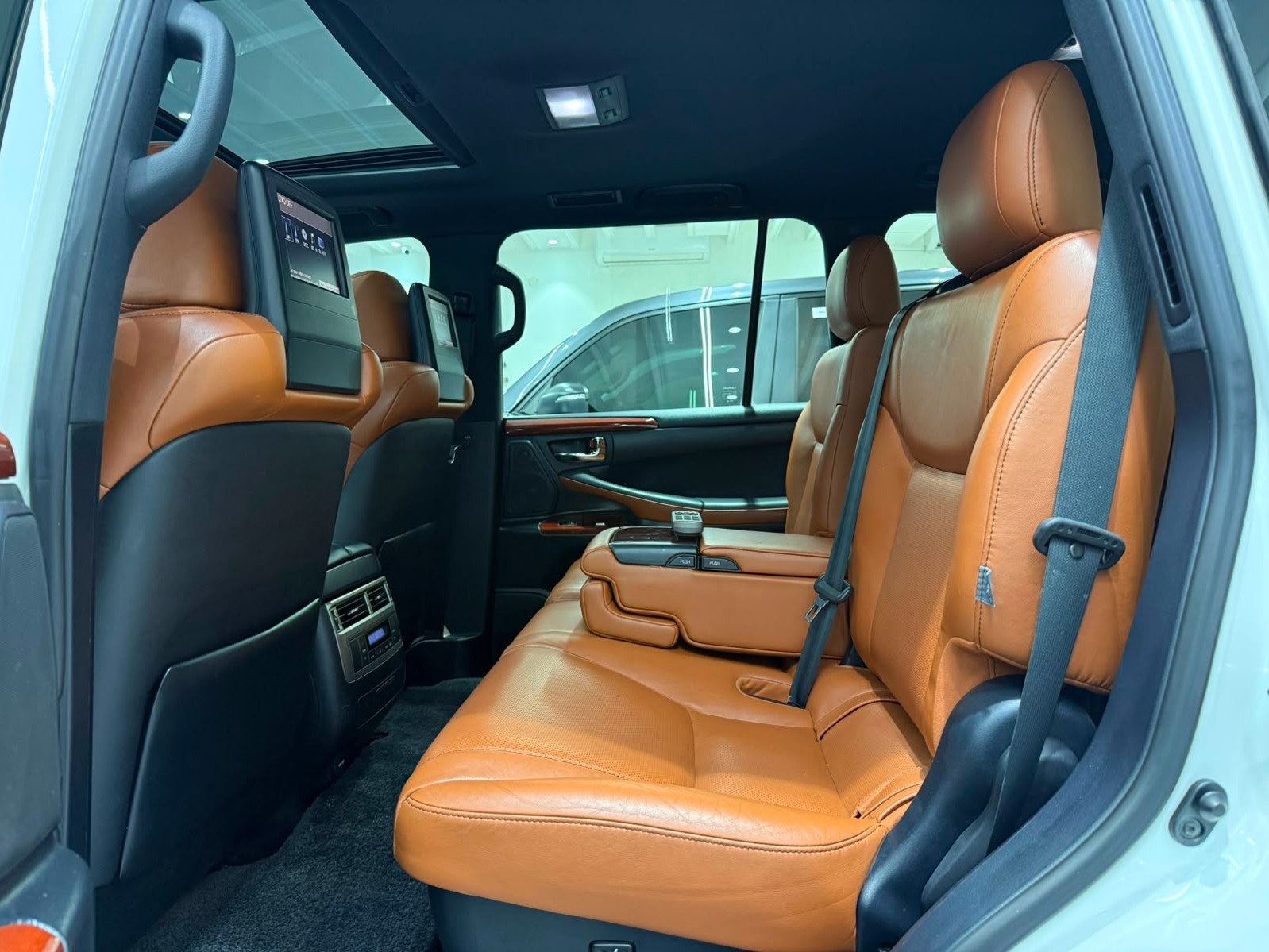 Lexus LX 570 2014 — photo 10 for sale in Qatar