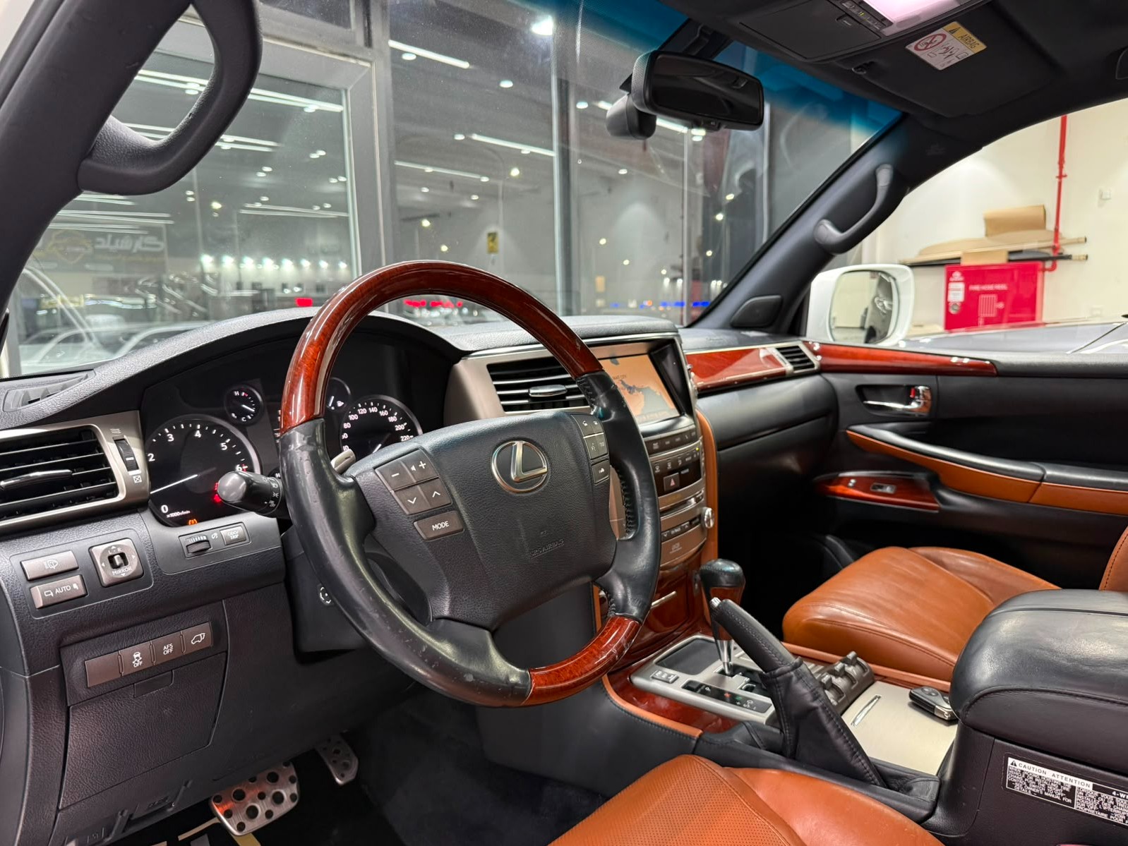 Lexus LX 570 2014 — photo 11 for sale in Qatar