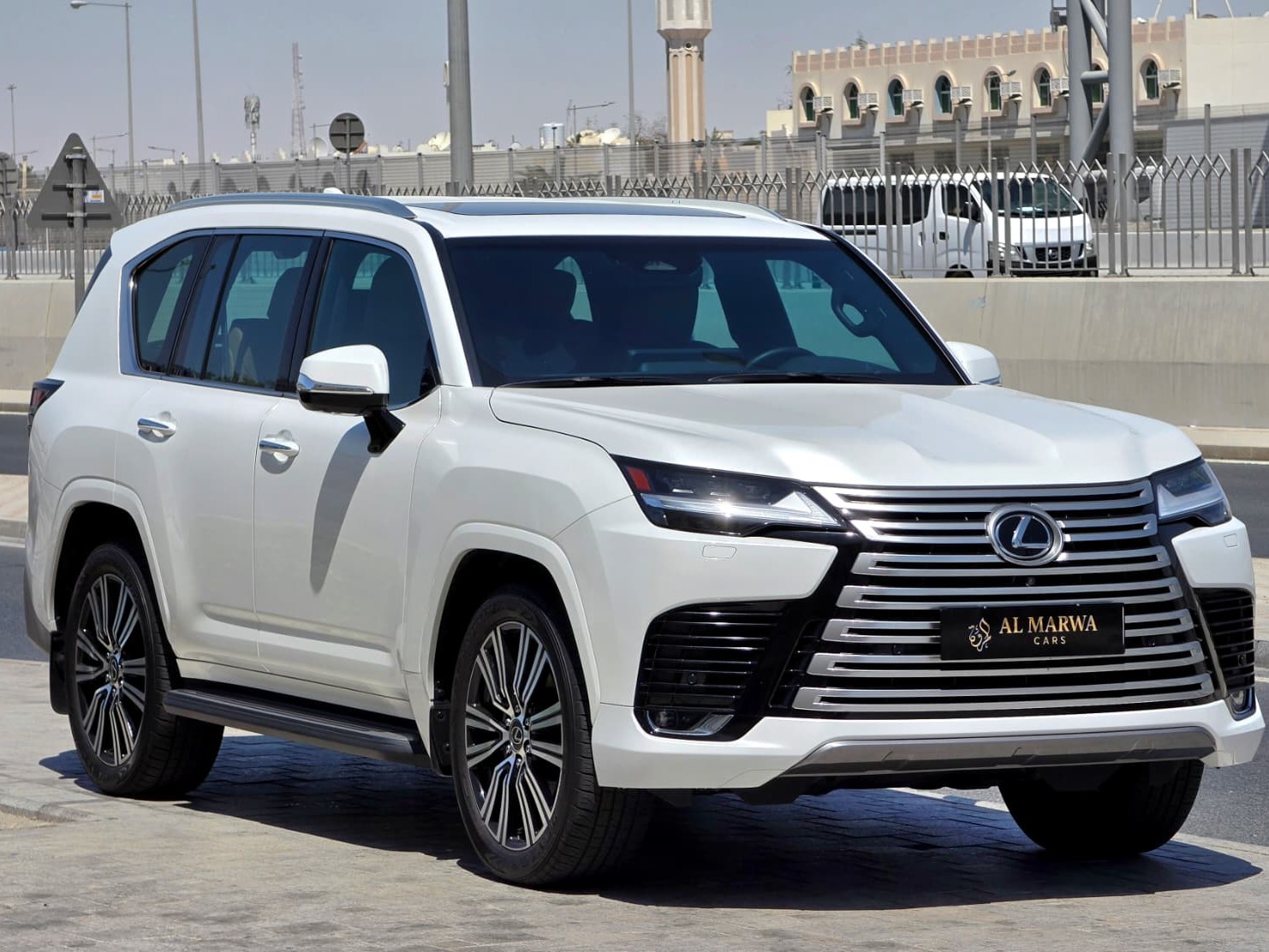 Lexus LX 600 Luxury  2025 - Image 2