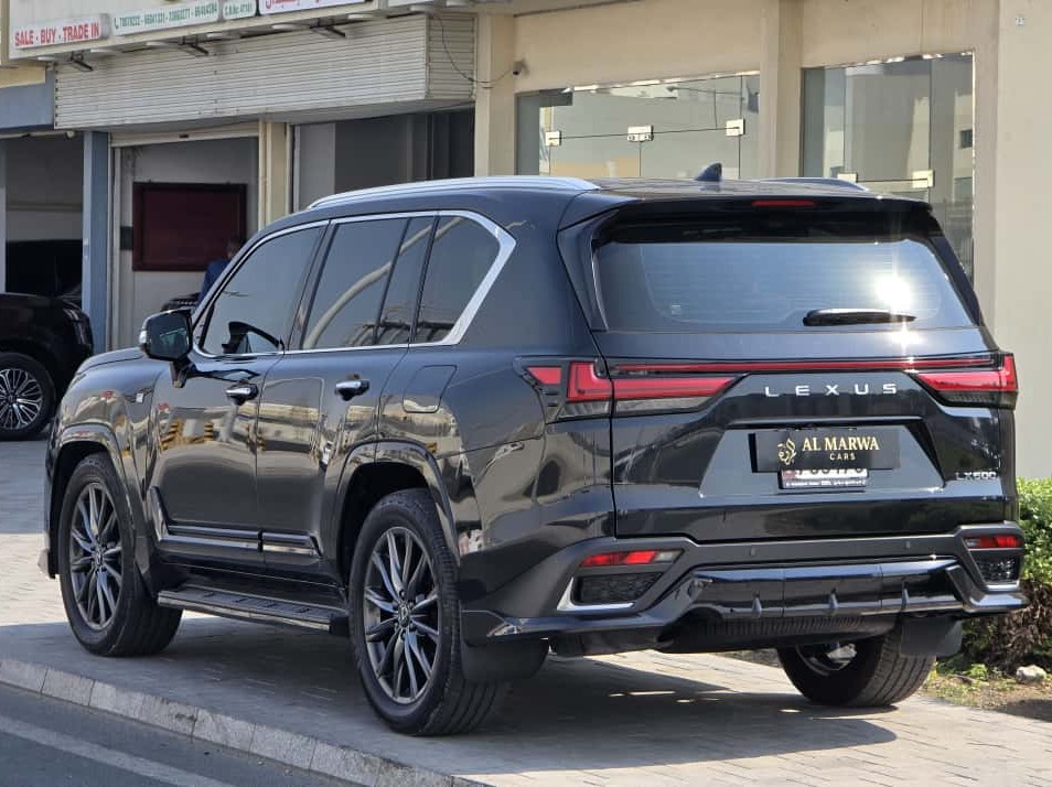 Lexus LX 600  F-Sport 2024 - Image 4