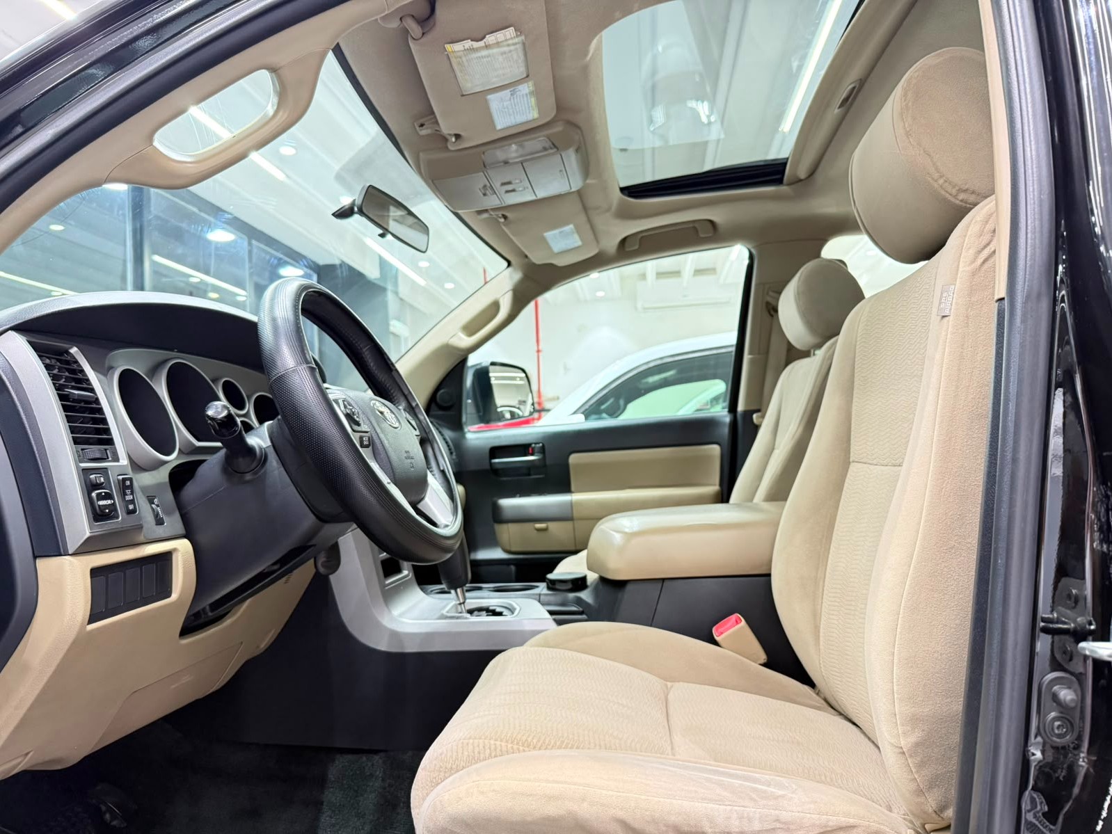 Toyota Sequoia 2015 — photo 9 for sale in Qatar