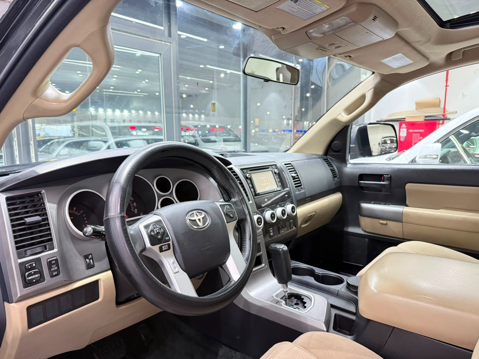Toyota Sequoia 2015 — photo 10 for sale in Qatar