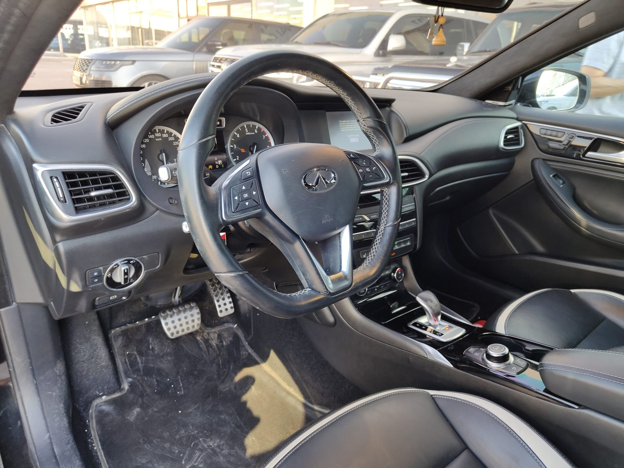 Infiniti Q30S 2017 - Image 2