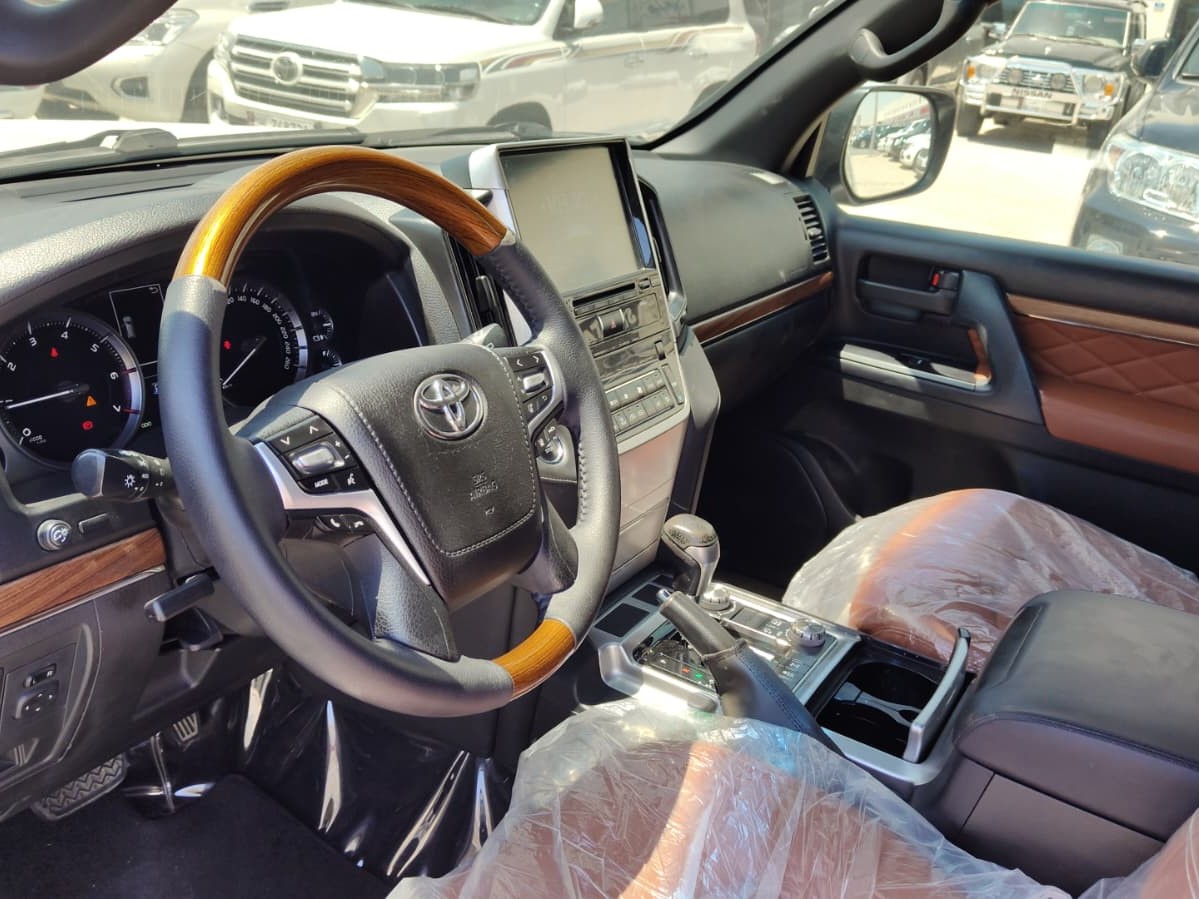 Toyota Land Cruiser GX.R 2018 - Image 2