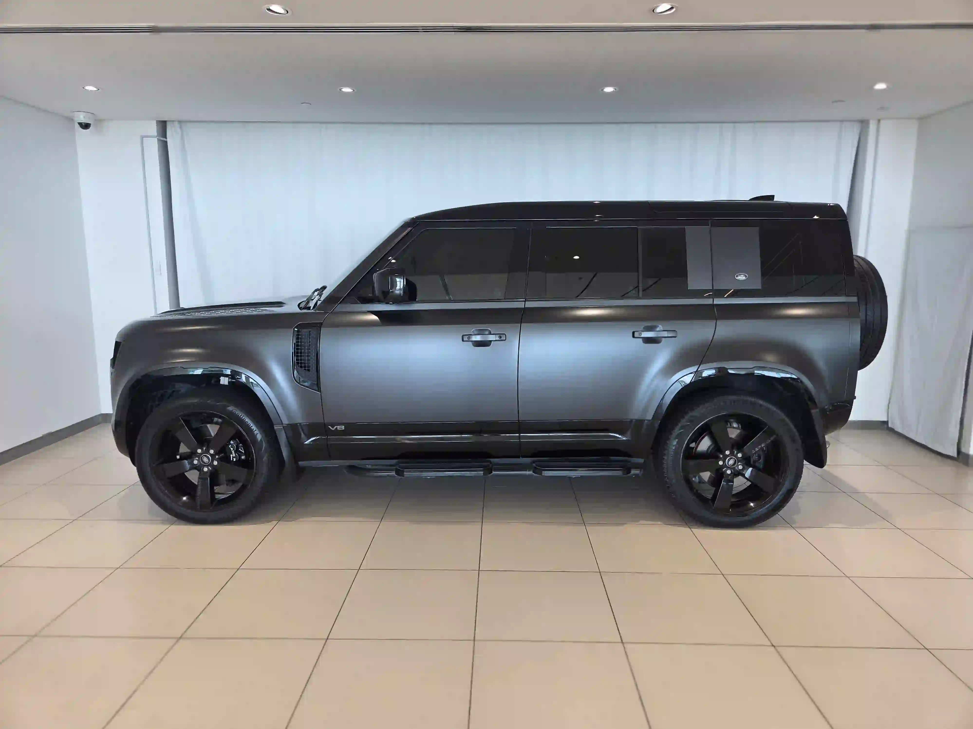 Land Rover Defender 110 Carpathian Edition 2023 - Image 3
