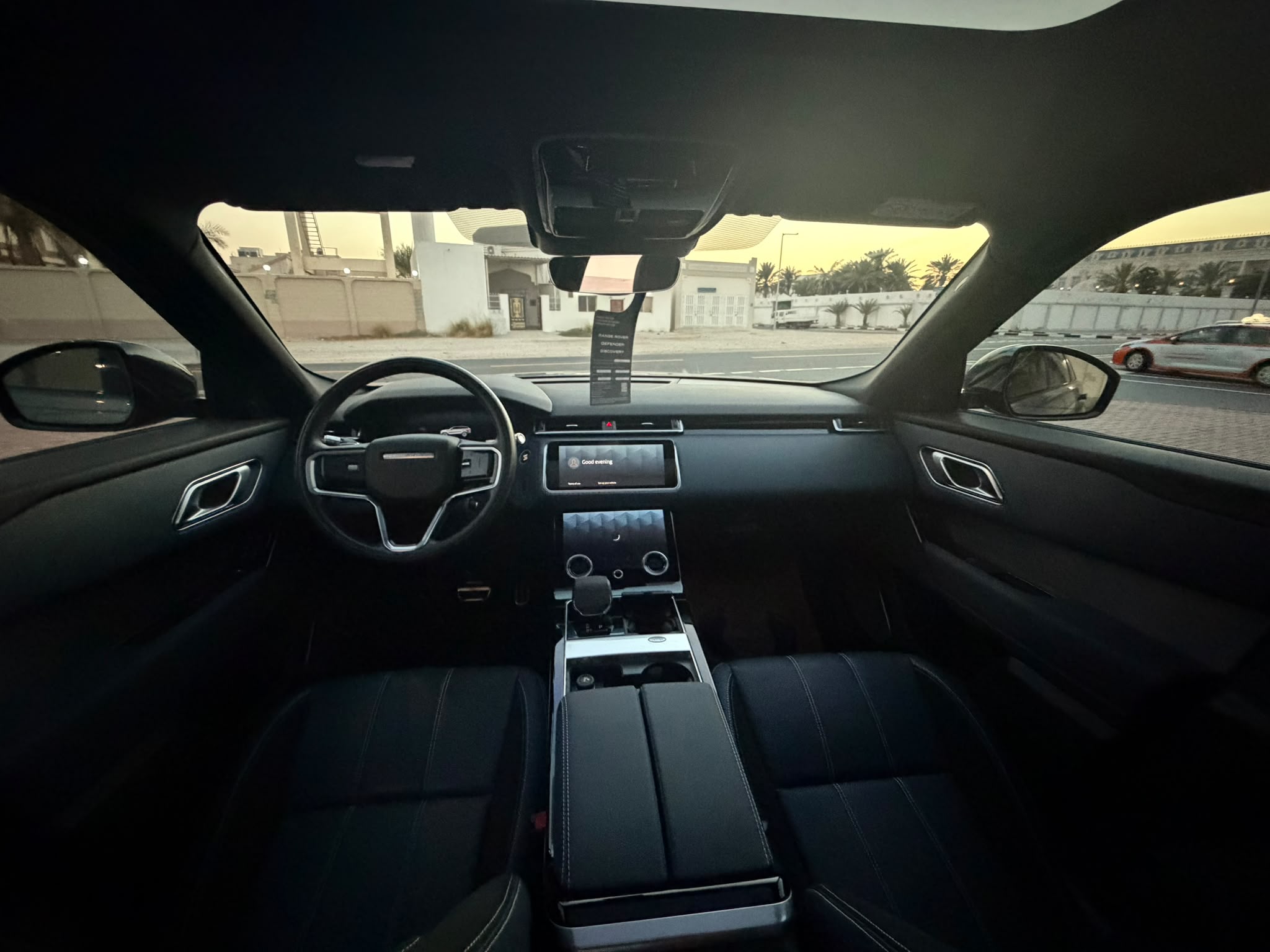 Land Rover Range Rover Velar 2022 - Image 2
