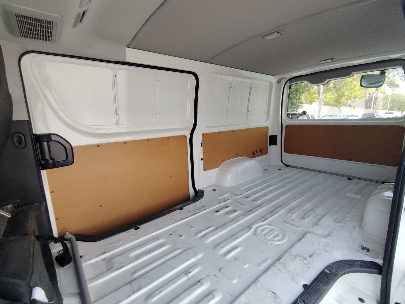 Toyota Hi-Ace 2023 - Image 2
