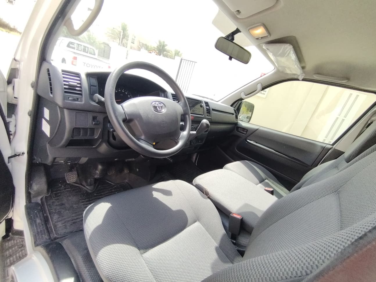 Toyota Hi-Ace 2023 - Image 3