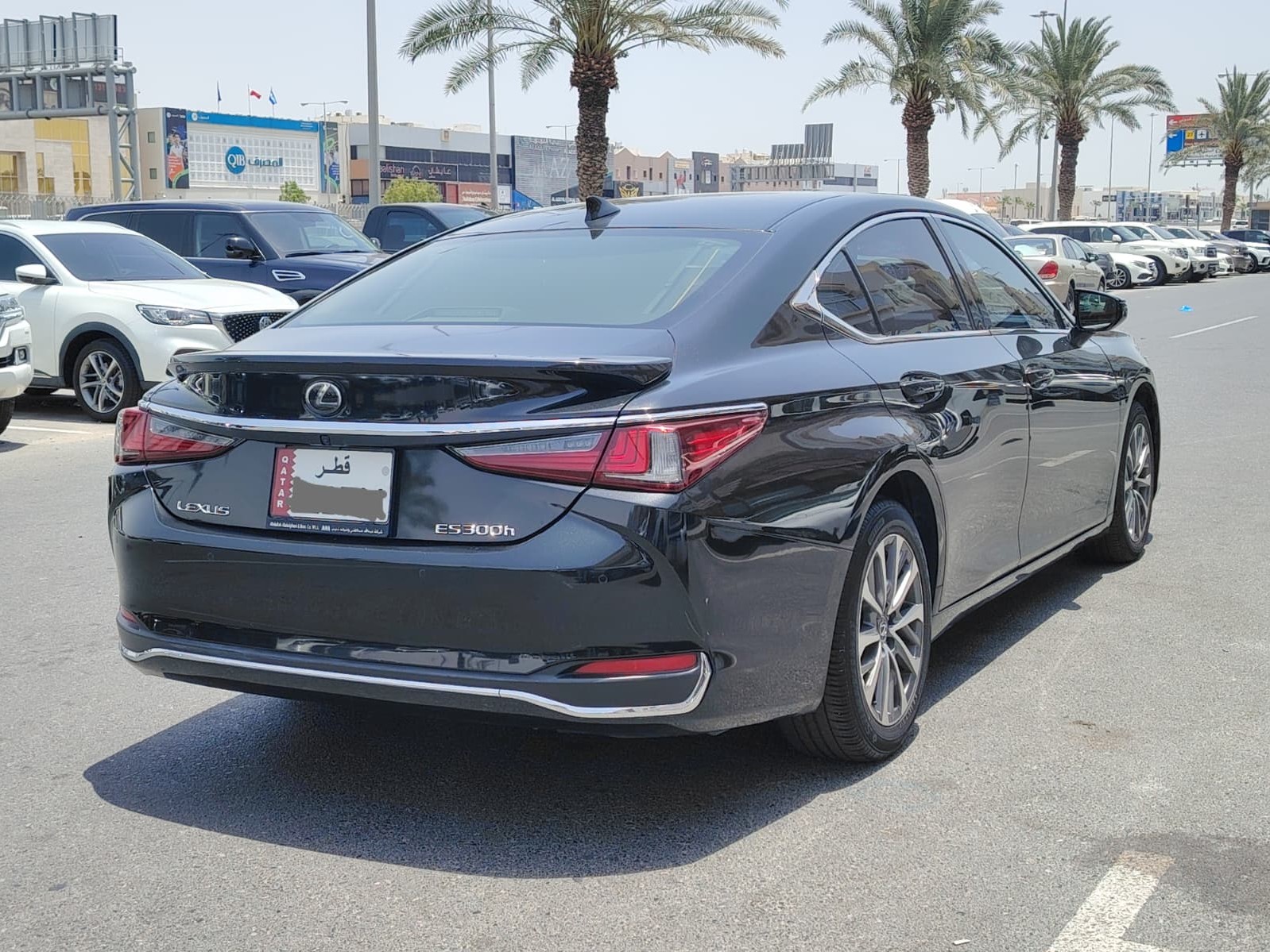 Lexus ES 300h 2023 — photo 9 for sale in Qatar