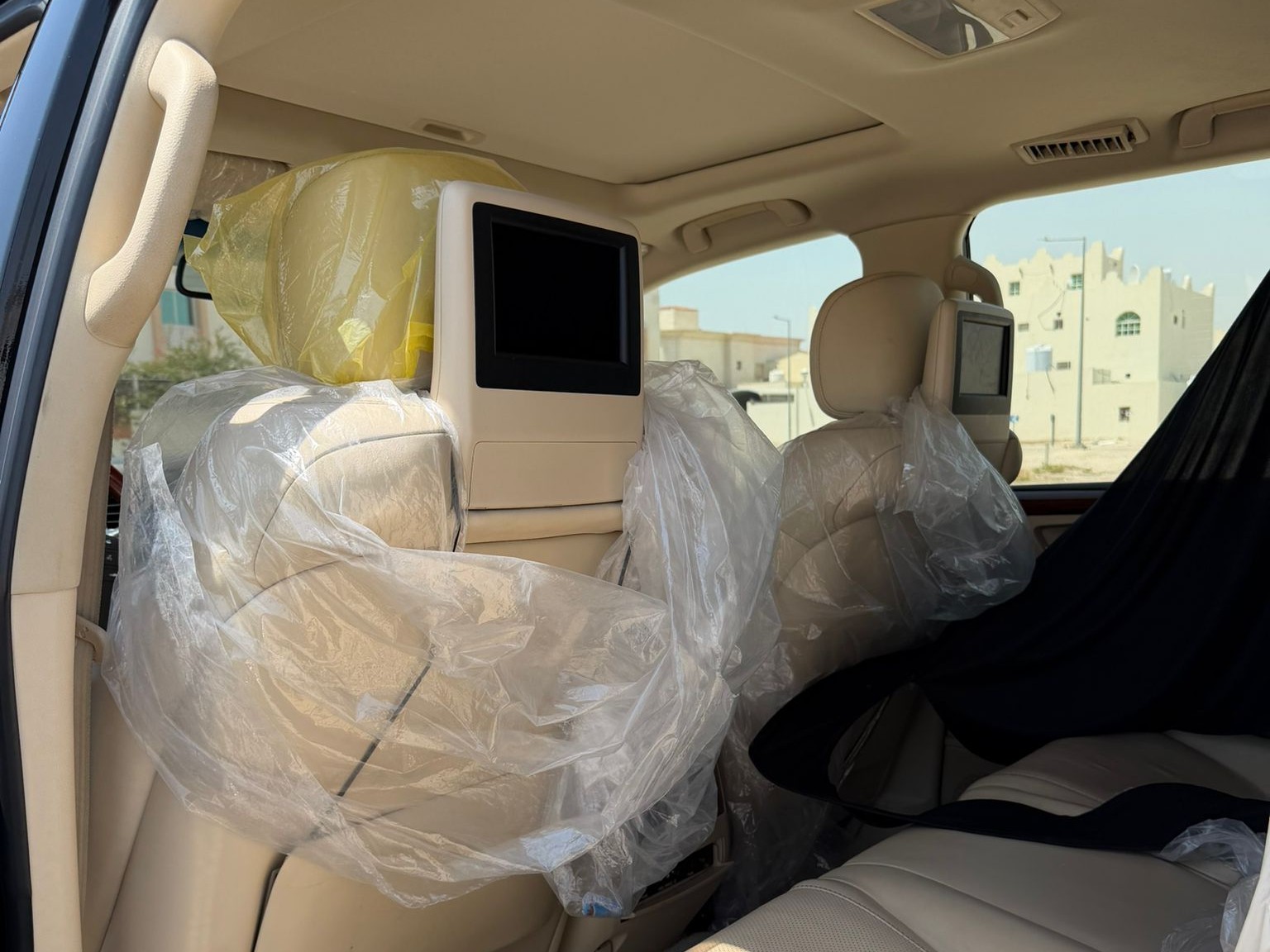 Lexus LX 570 2015 - Image 2