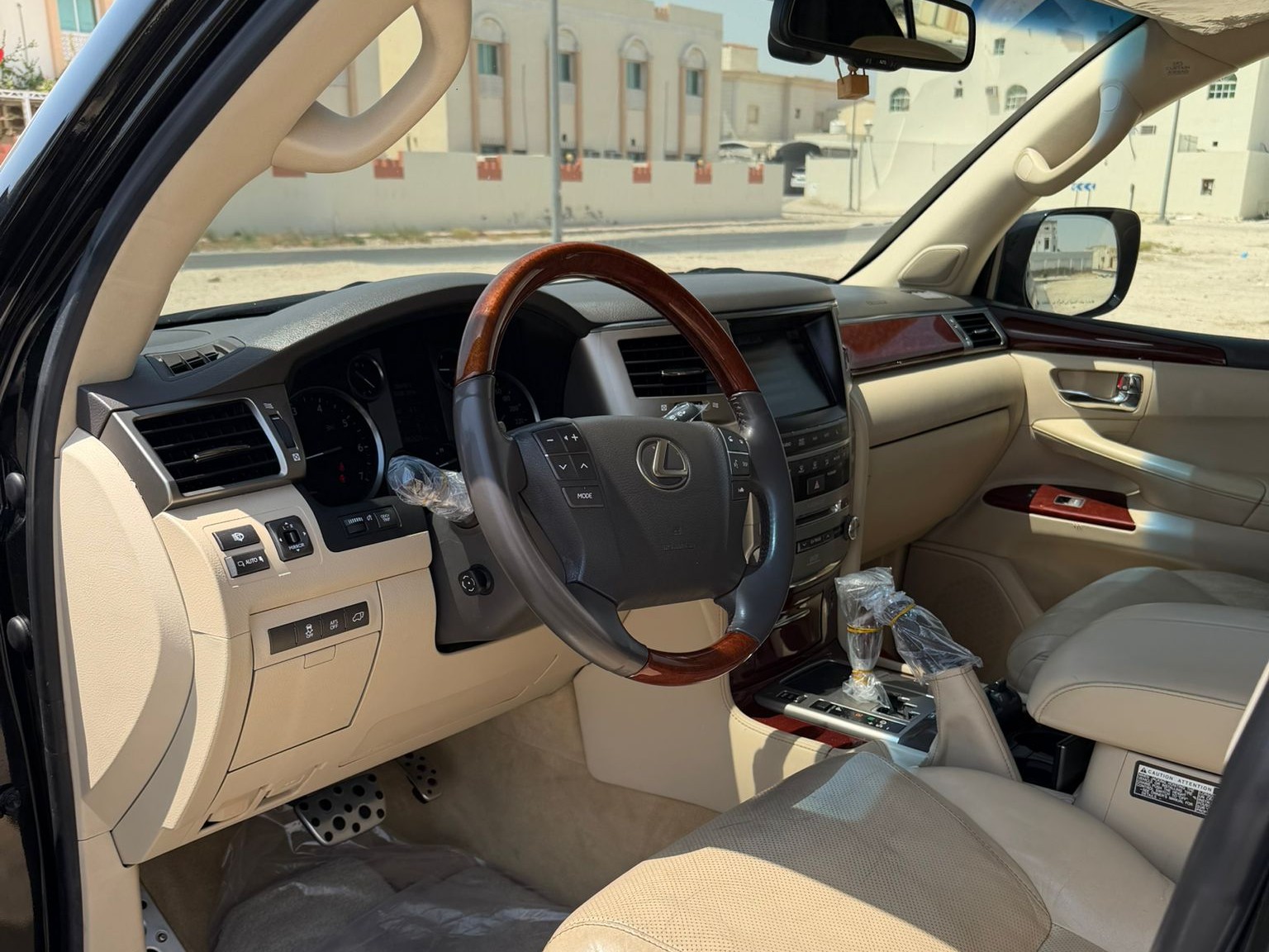 Lexus LX 570 2015 — photo 10 for sale in Qatar