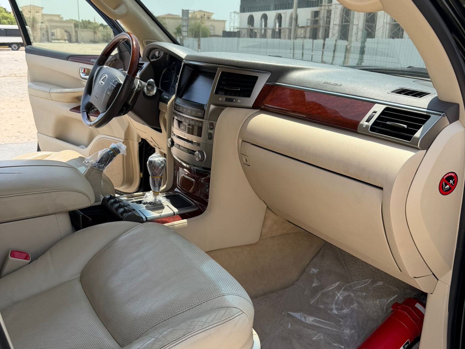 Lexus LX 570 2015 — photo 11 for sale in Qatar