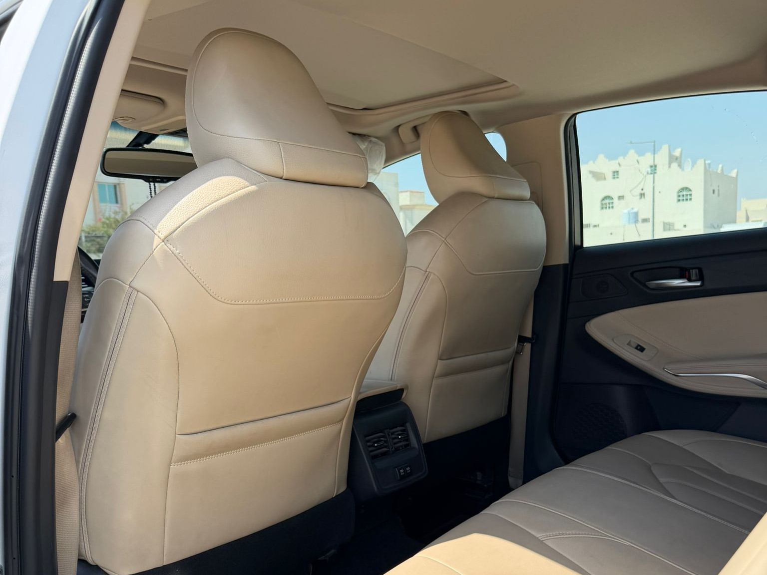 Toyota Avalon 2020 - Image 2
