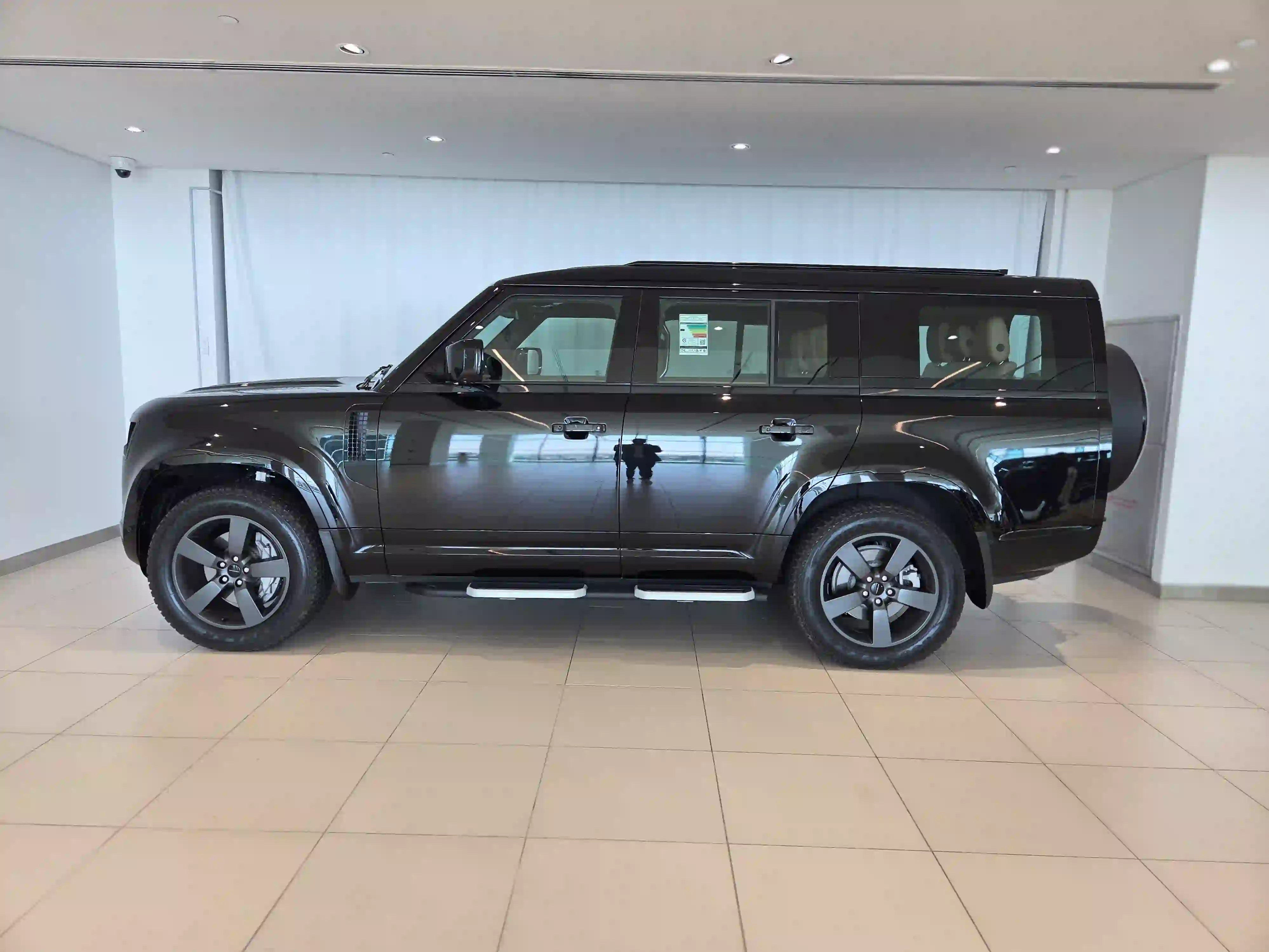 Land Rover Defender 130 3.0 i6 X-Dynamic SE 2026 — photo 11 for sale in Qatar
