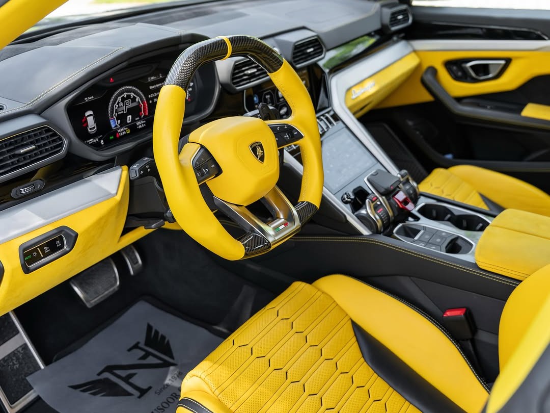 Lamborghini Urus 2021 - Image 2