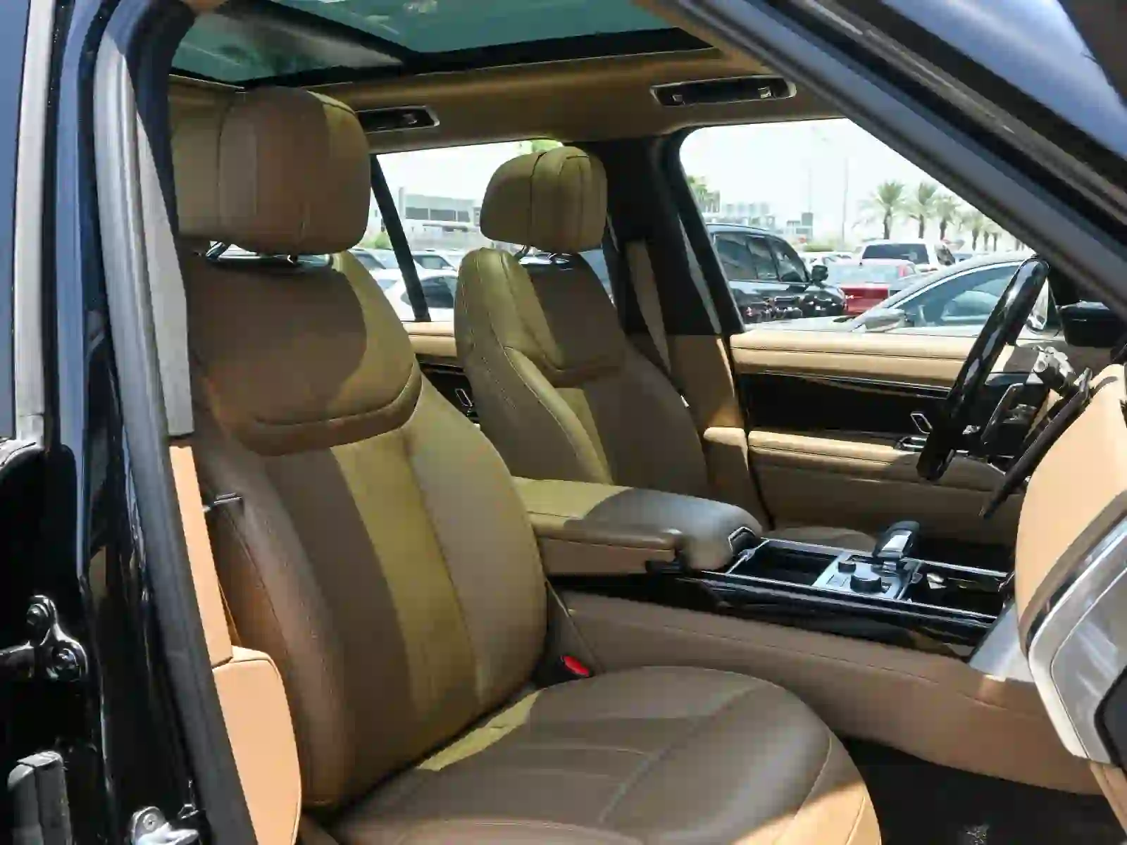 Land Rover Range Rover Vogue 2023 — photo 10 for sale in Qatar