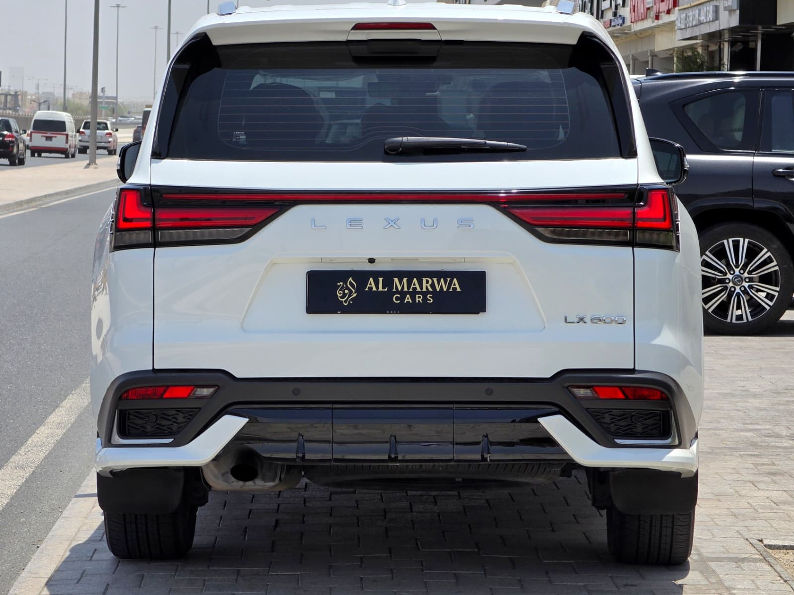 Lexus LX 600  F-Sport 2023 - Image 2