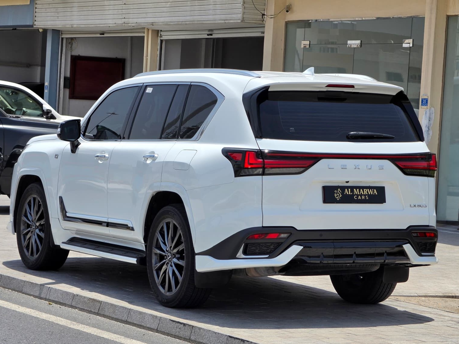 Lexus LX 600  F-Sport 2023 - Image 4