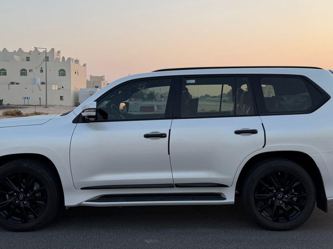 Lexus LX 570 S Black Edition 2020 - Image 2